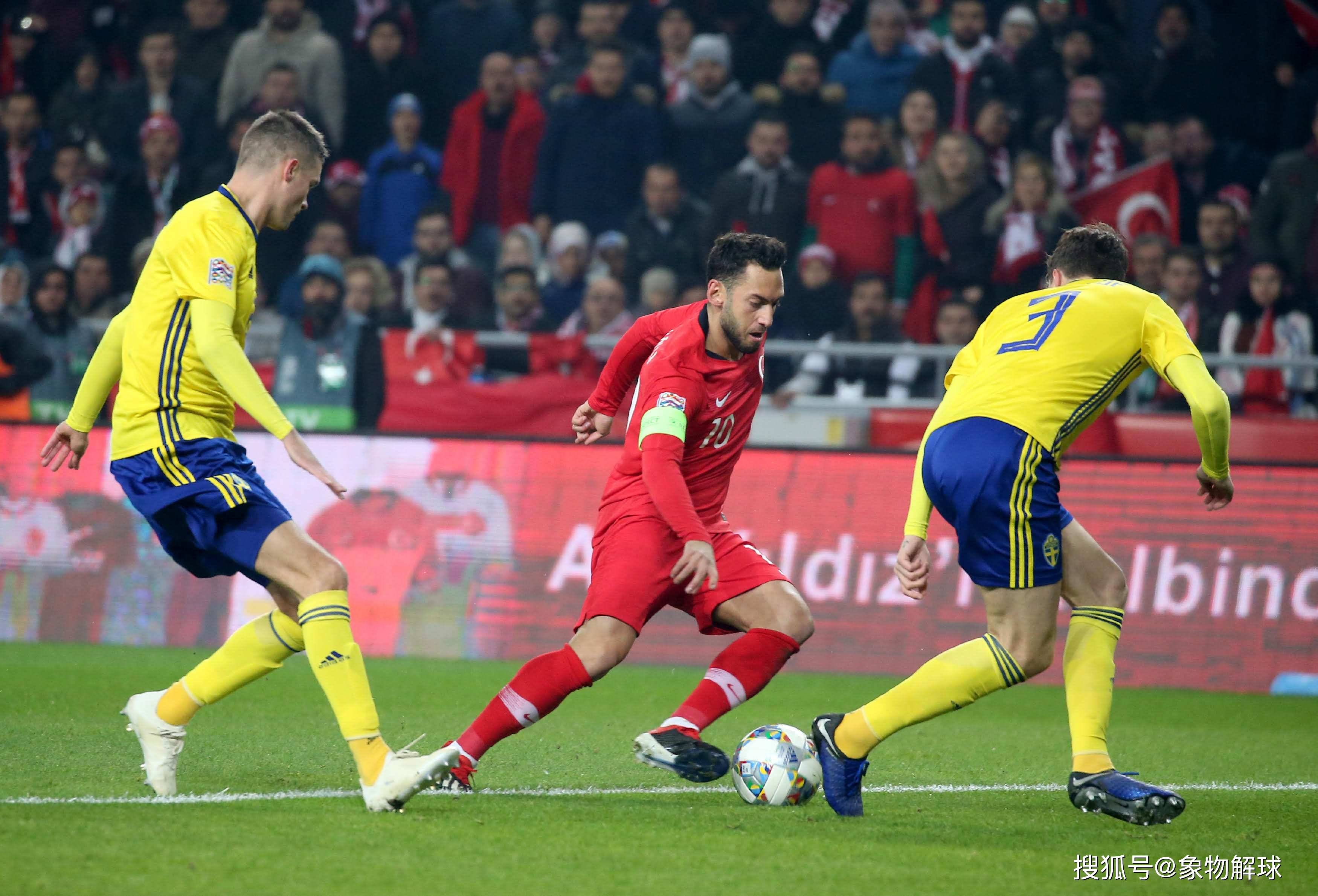 半岛体育app下载-关于战术革新：西班牙足球新玩法问鼎！的信息