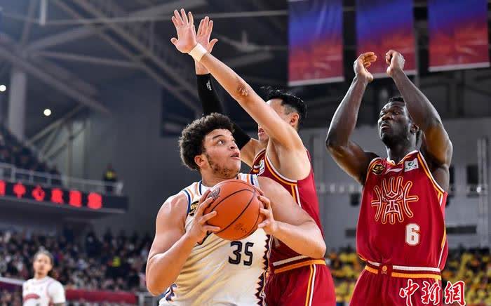 半岛体育平台官网-篮球职业联赛中球员战绩起伏不定