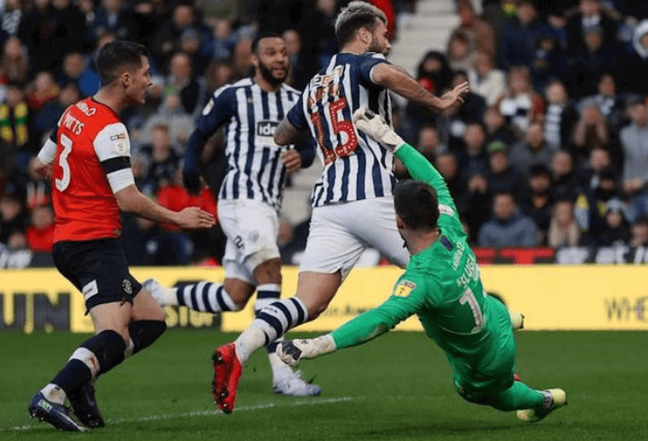 半岛体育官网-包含曼城主场战胜桑德兰，轻松获胜的词条